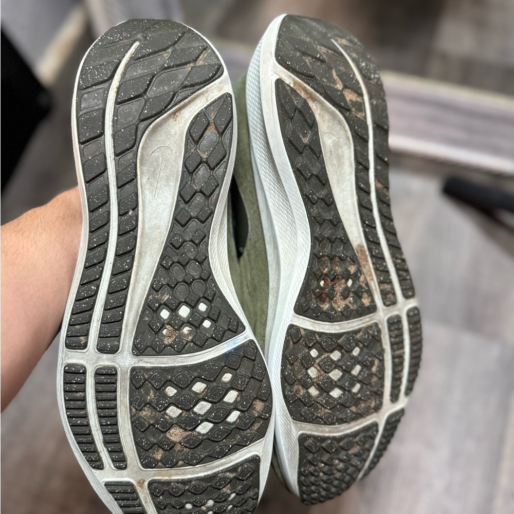 Nike Men's Air Zoom Pegasus 39 running shoes in the "Cargo Khaki" - Picture 3 of 5